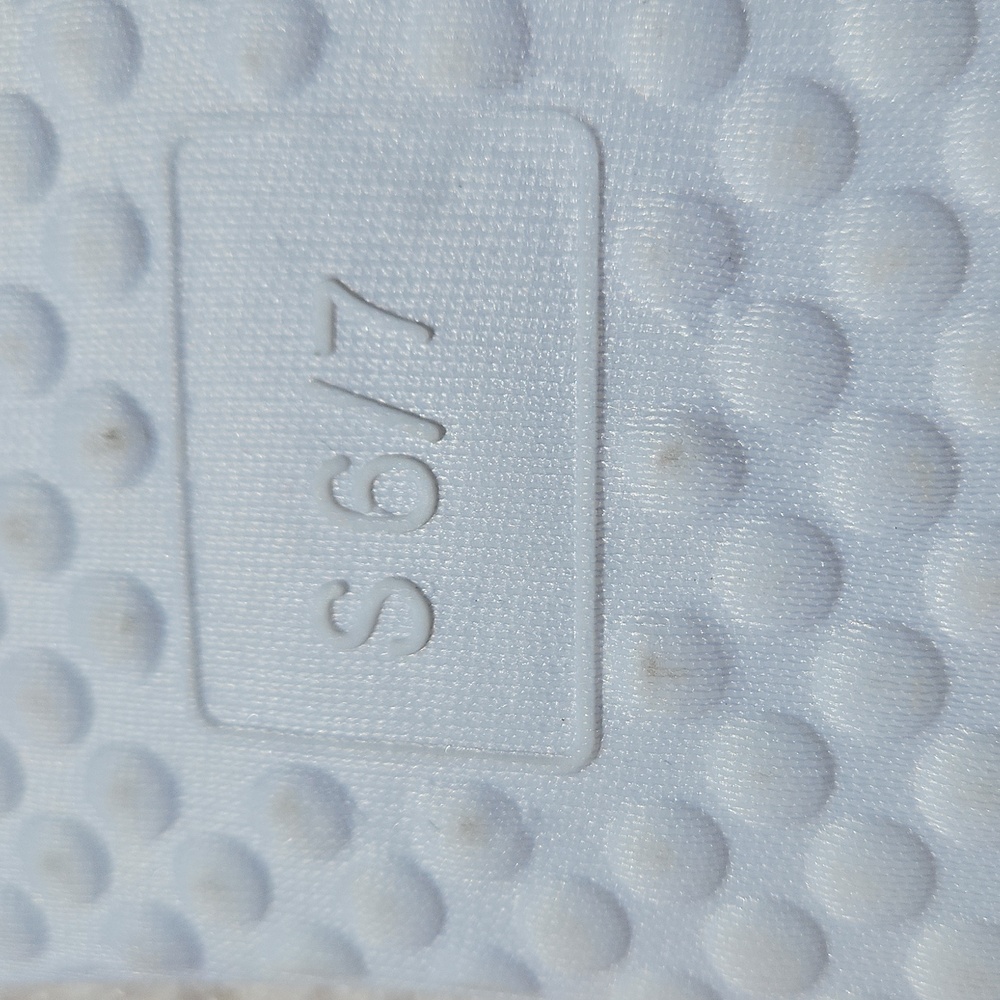 NEW WITH TAGS Kensie Size 6/7 Ivory Red Strawberries Fuzzy Memory Foam Slippers - Picture 16 of 17